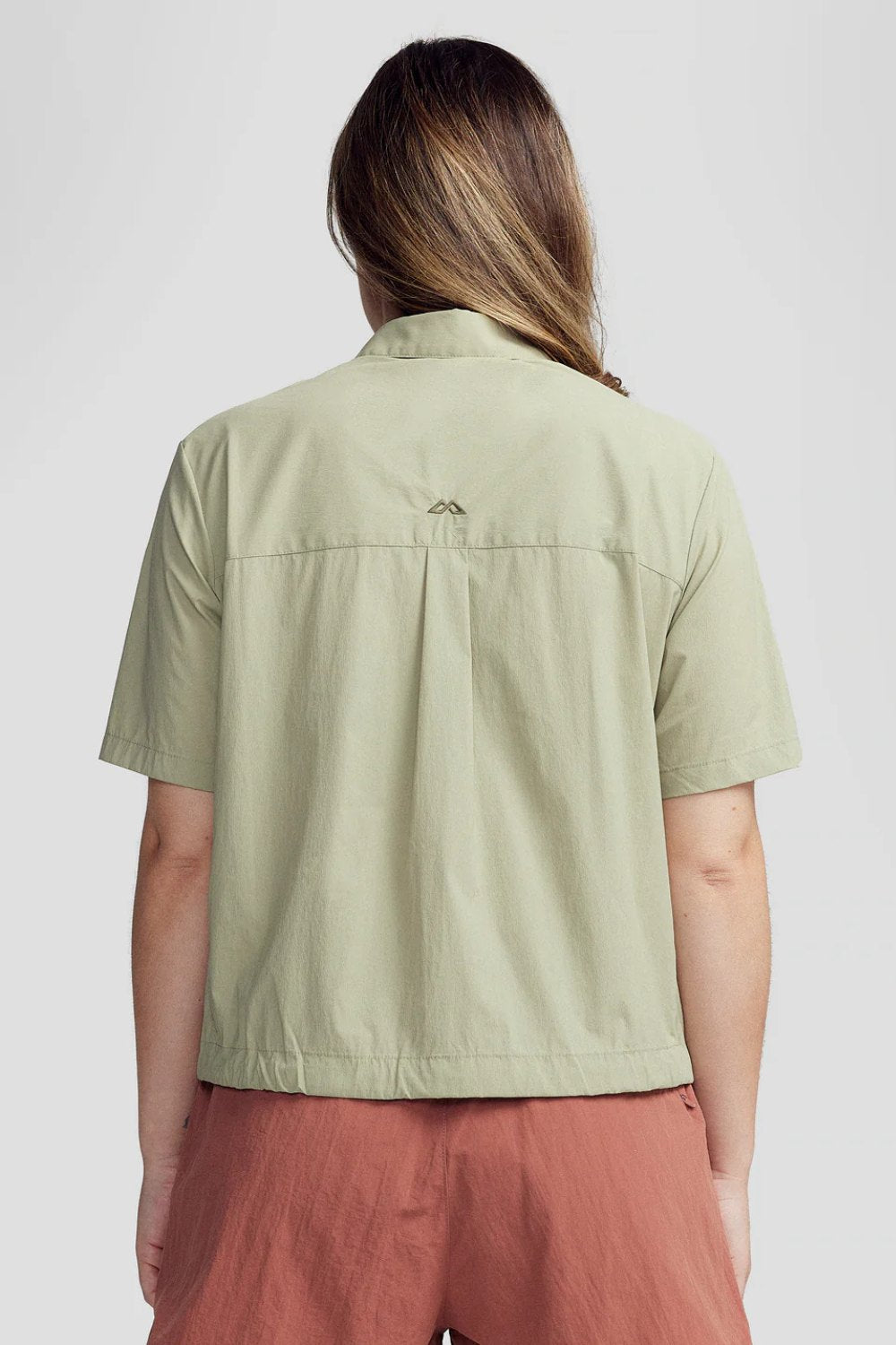 Chemise anti-UV Ridge beige pour femme, respirante et légère, parfaite pour des randonnées sous le soleil.