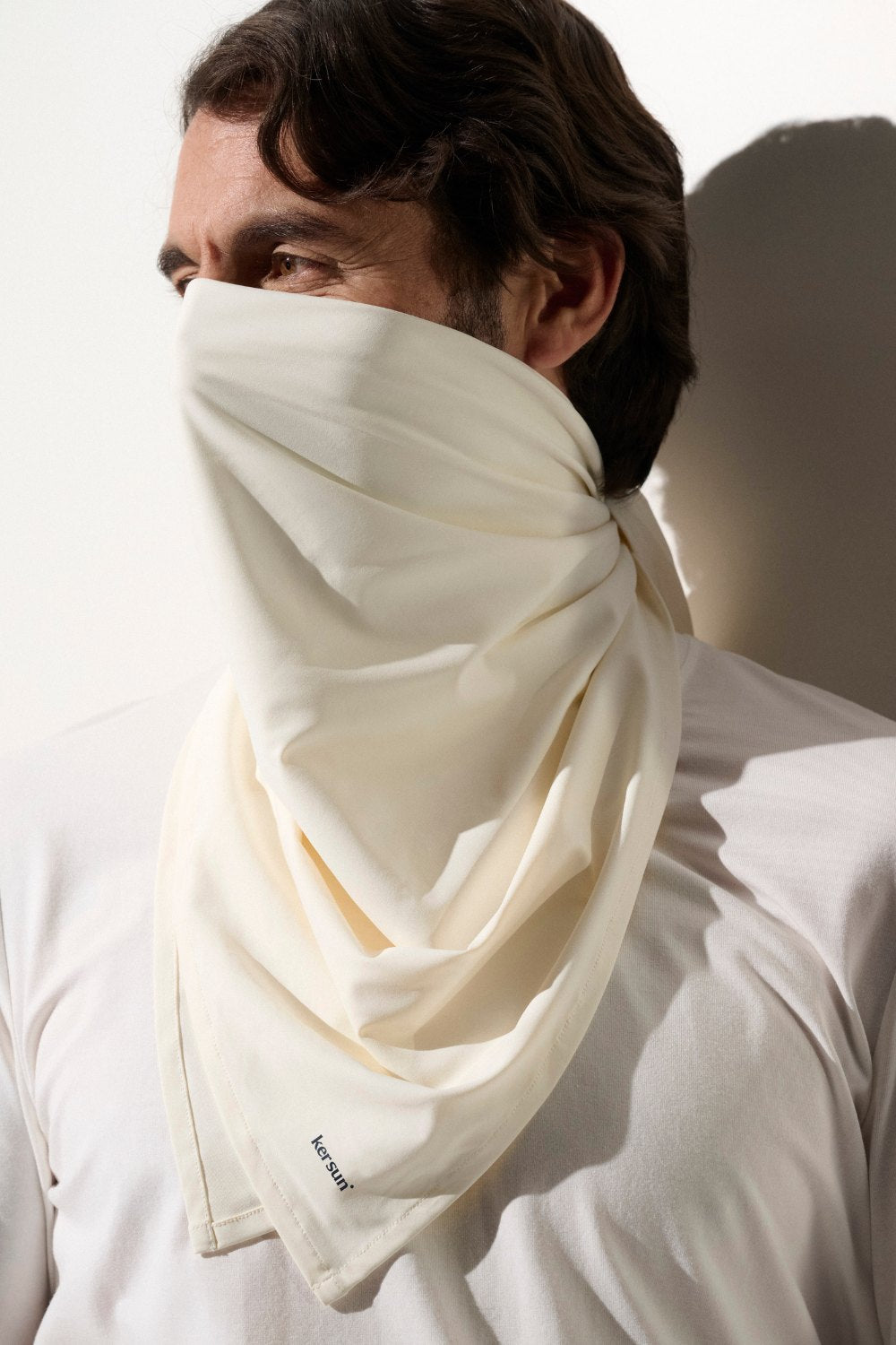 Bandana anti-UV blanc pour homme, protection solaire UPF 50+, idéal pour les activités de plein air.