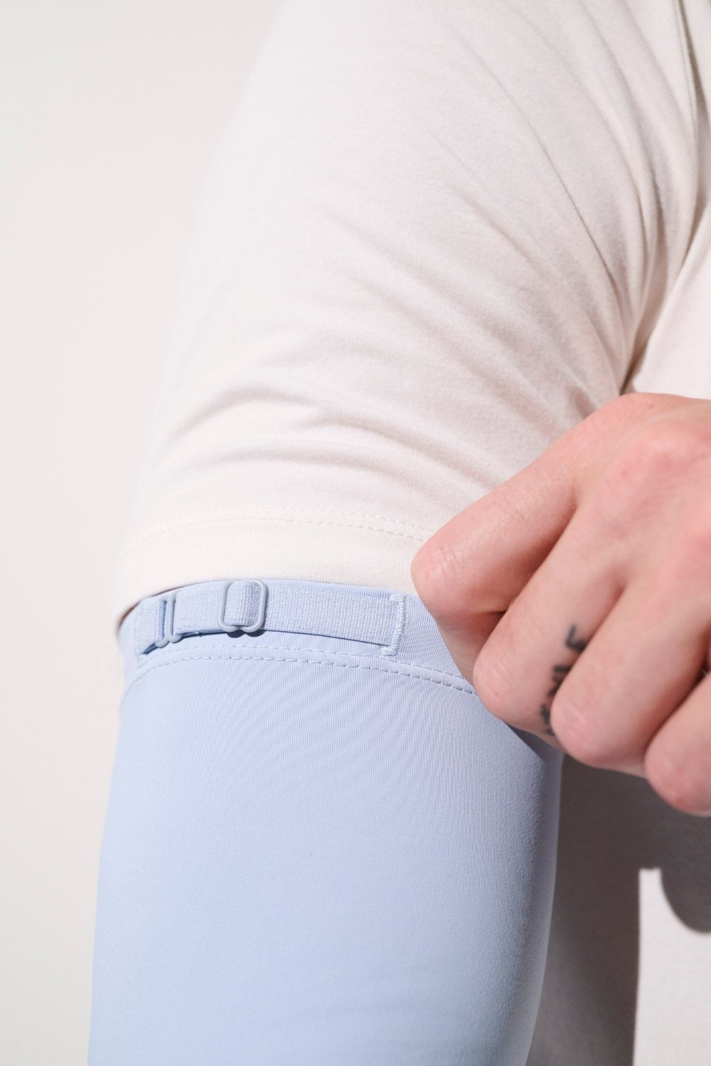 Manches anti-UV - Gobi bleues pour homme, faciles à porter et offrant une protection solaire UPF 50+.