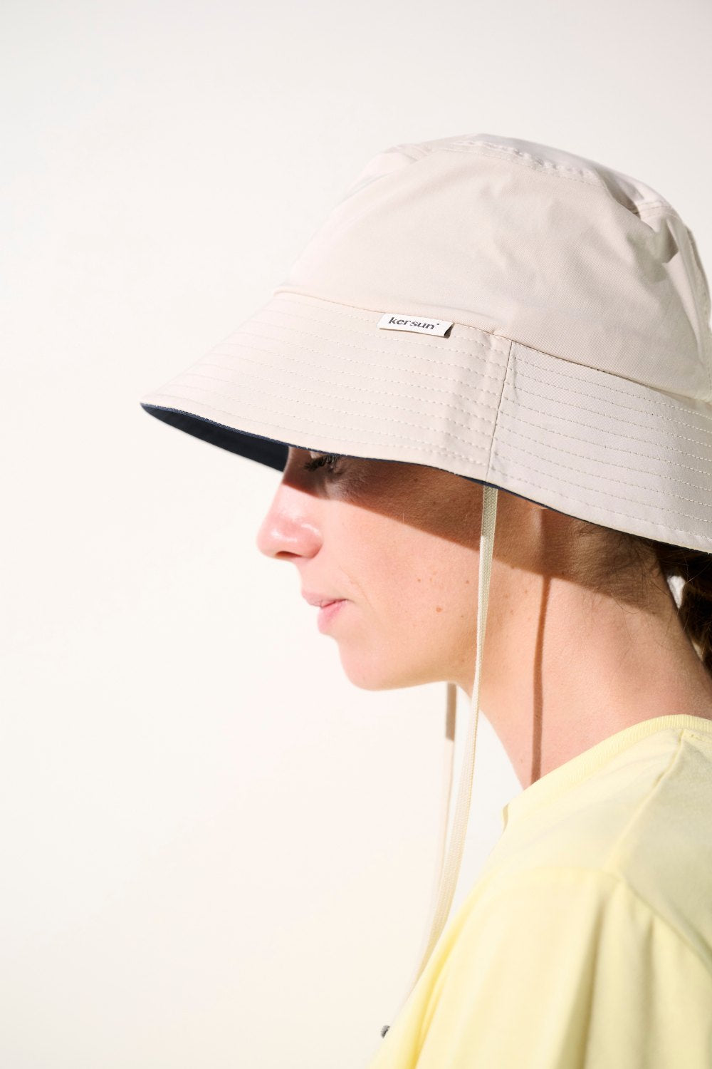 Bob anti-UV - Faro beige pour femme, léger et pratique, offrant une protection solaire UPF 50+.