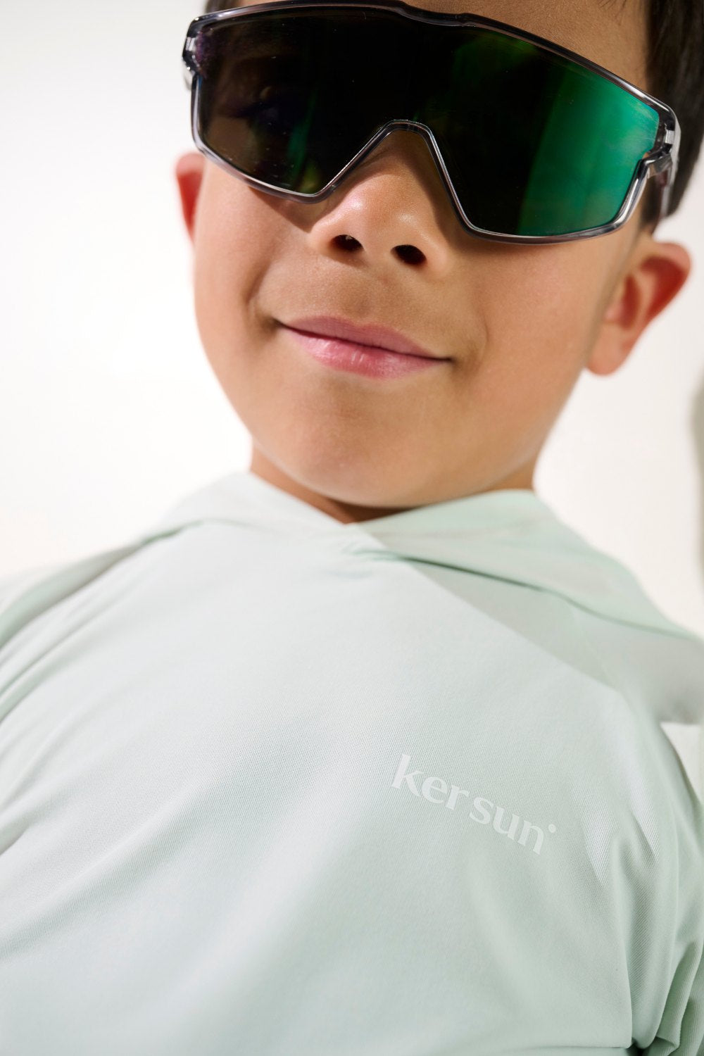 T-shirt anti-UV à capuche - Oasis pour enfant, léger et respirant, offrant une protection solaire UPF 50+.