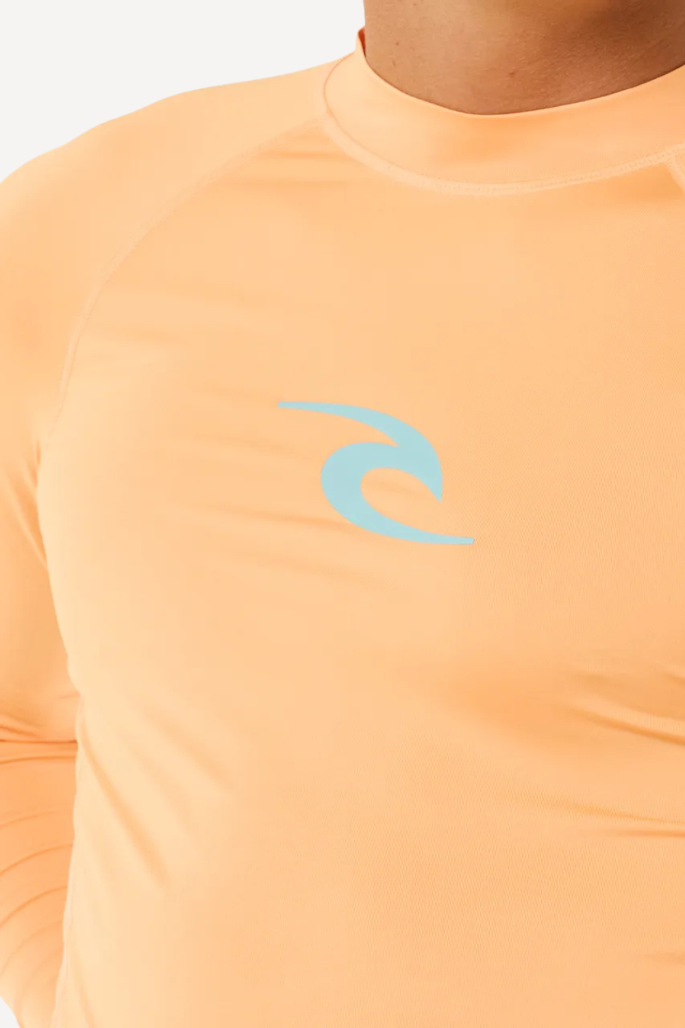 T-shirt de bain anti-UV orange pour homme, manches longues, tissu léger UPF 50+ idéal pour le surf.