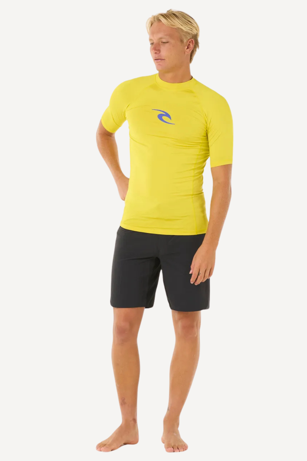 T-shirt de bain anti-UV jaune en lycra pour homme, UPF 50+, idéal pour les activités aquatiques.
