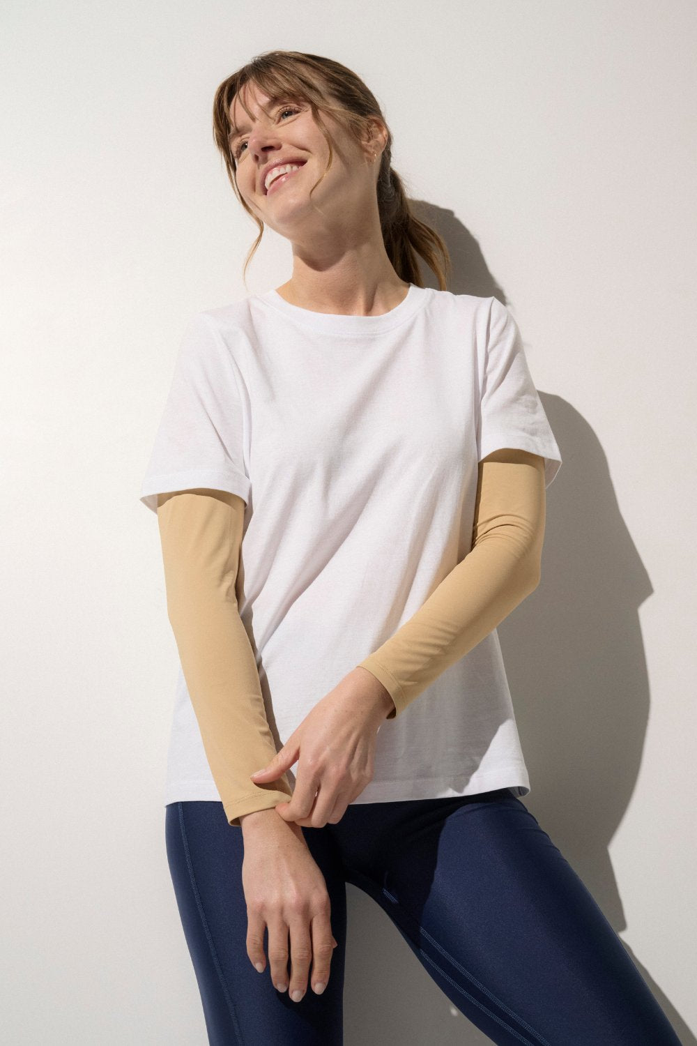 Manchettes anti-UV pour femme beige, idéales pour les promenades et les trajets en voiture