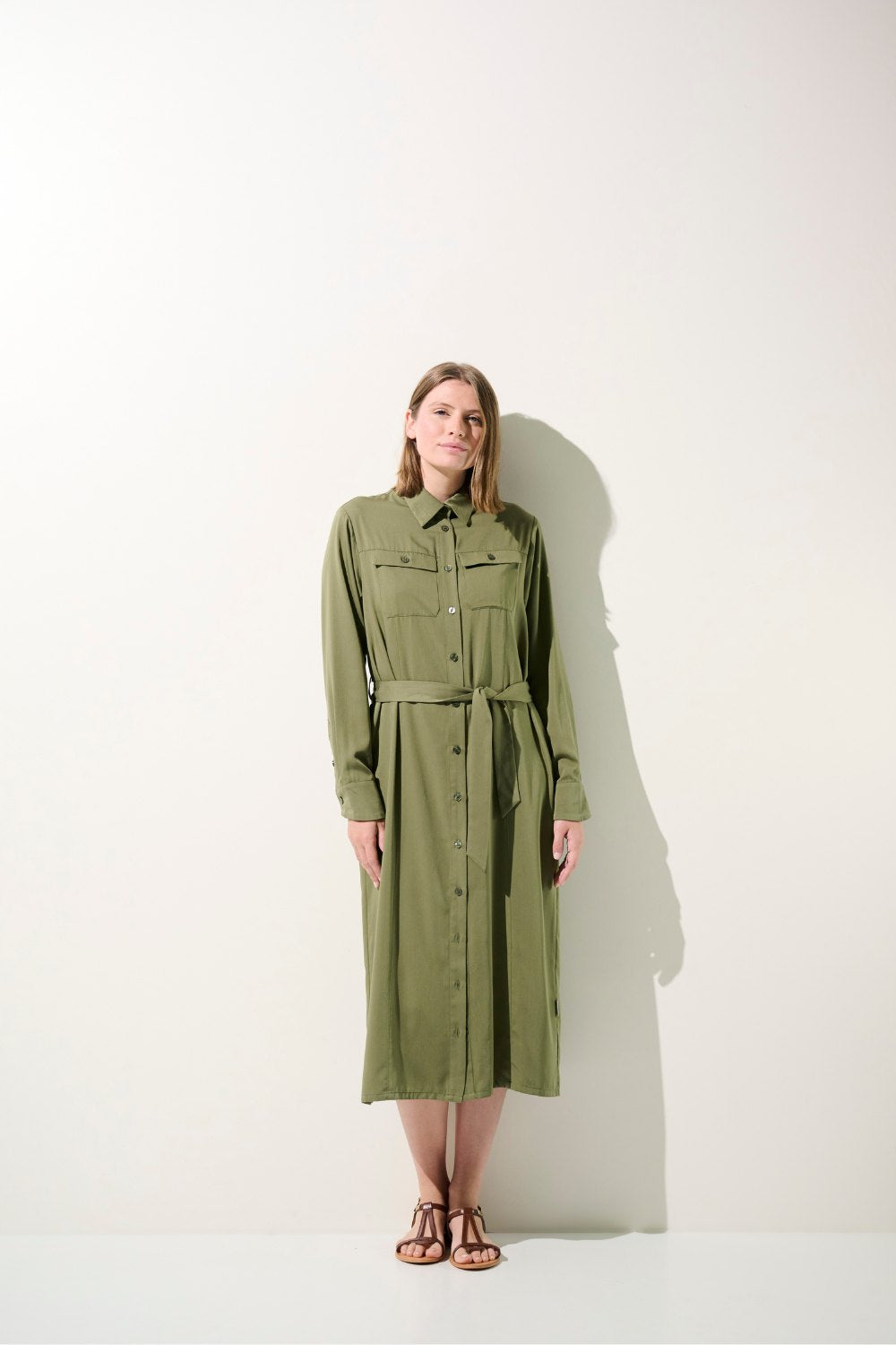 Robe-chemise anti-UV - Rimini olive pour femme, élégante et légère, offrant une protection solaire UPF 50+.