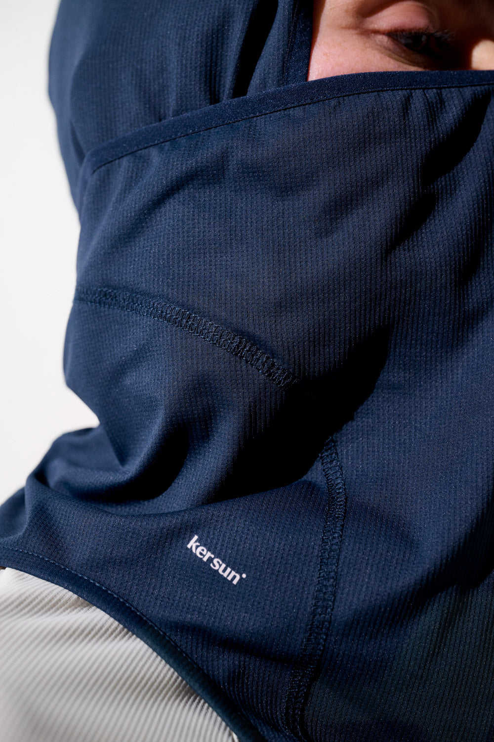 Cagoule visière anti-UV - Ventoux de Ker Sun, en tissu léger, respirant et protection solaire UPF 50+.