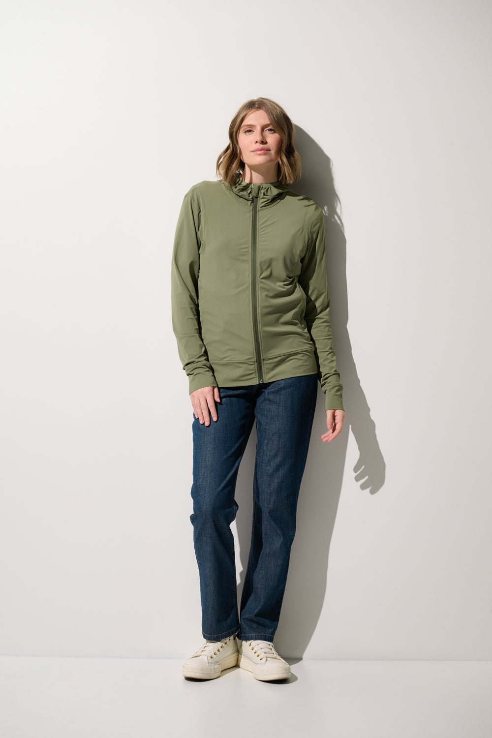 Veste anti-UV - Oasis verte pour femme, légère et respirante, idéale pour protéger du soleil en plein air.