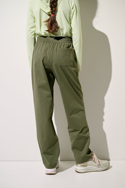 Pantalon anti-UV - Oasis vert pour enfant, léger et confortable, idéal pour une protection solaire quotidienne.