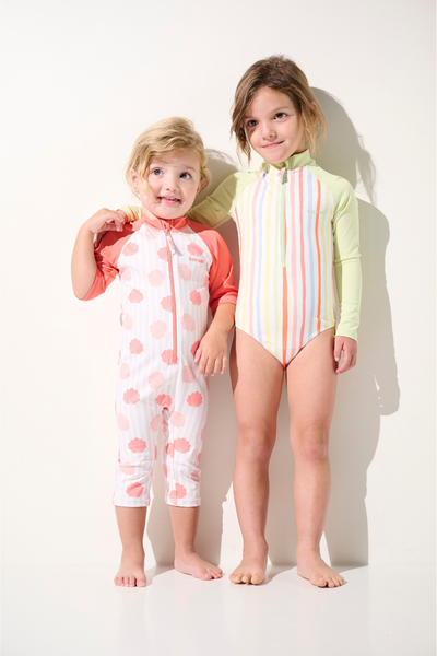 Maillot de bain anti-UV manches longues - Flores pour enfants, léger et UPF 50+, parfait pour les activités aquatiques.