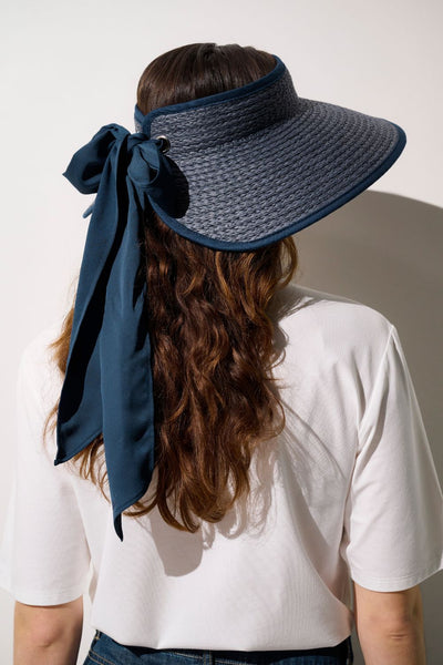 Visière anti-UV - Rimini bleu marine avec nœud, élégante et légère, parfaite pour se protéger du soleil.