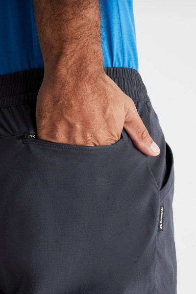 Détail d'un pantalon anti-UV Miro en noir avec poches, parfait pour homme, léger et UPF 50+.