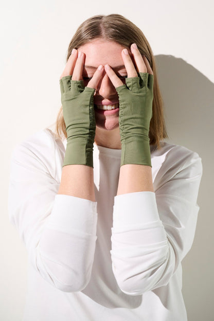 Mitaines anti-UV - Gobi vert olive pour femme, confortables et légères, offrant protection solaire UPF 50+.