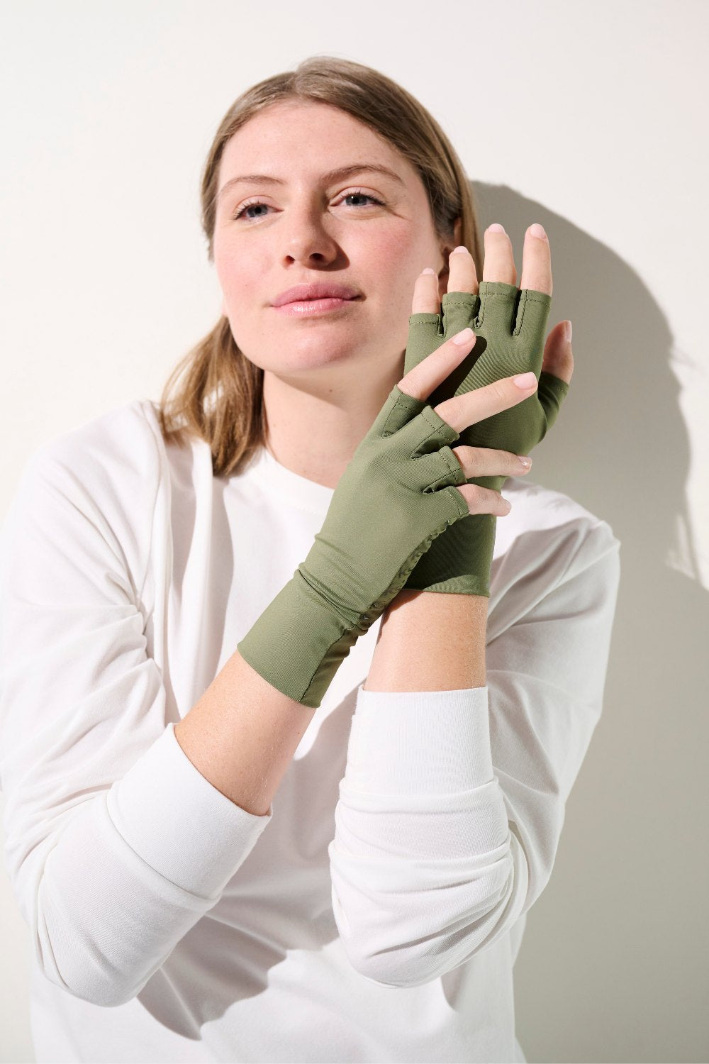 Mitaines anti-UV Gobi vertes pour femme, tissu léger UPF 50+ offrant confort et protection solaire.