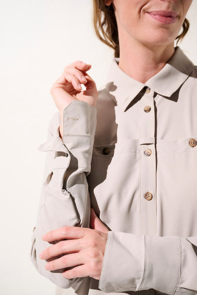Chemise anti-UV - Sequoia beige pour femme, légère et élégante, avec boutons et manches longues, idéale pour le soleil.