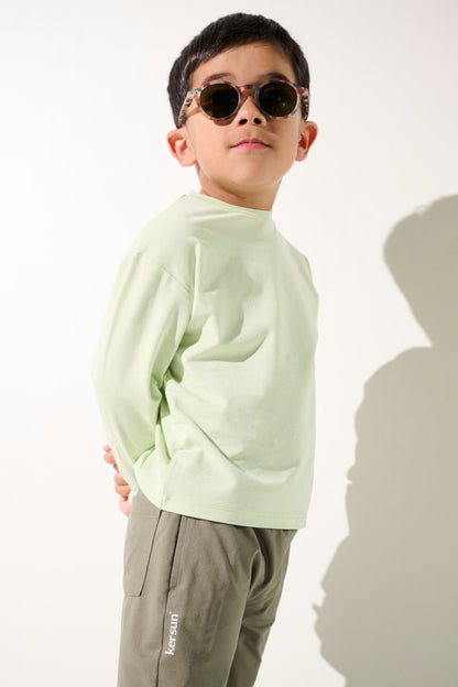 T-shirt anti-UV vert pâle pour enfant, léger, UPF 50+, idéal pour jouer en plein soleil, marque Ker Sun.