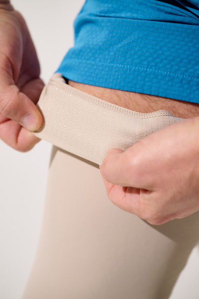 Jambières anti-UV Ventoux beige, UPF 50+, portées avec un haut léger, confort idéals pour le cyclisme et la course.