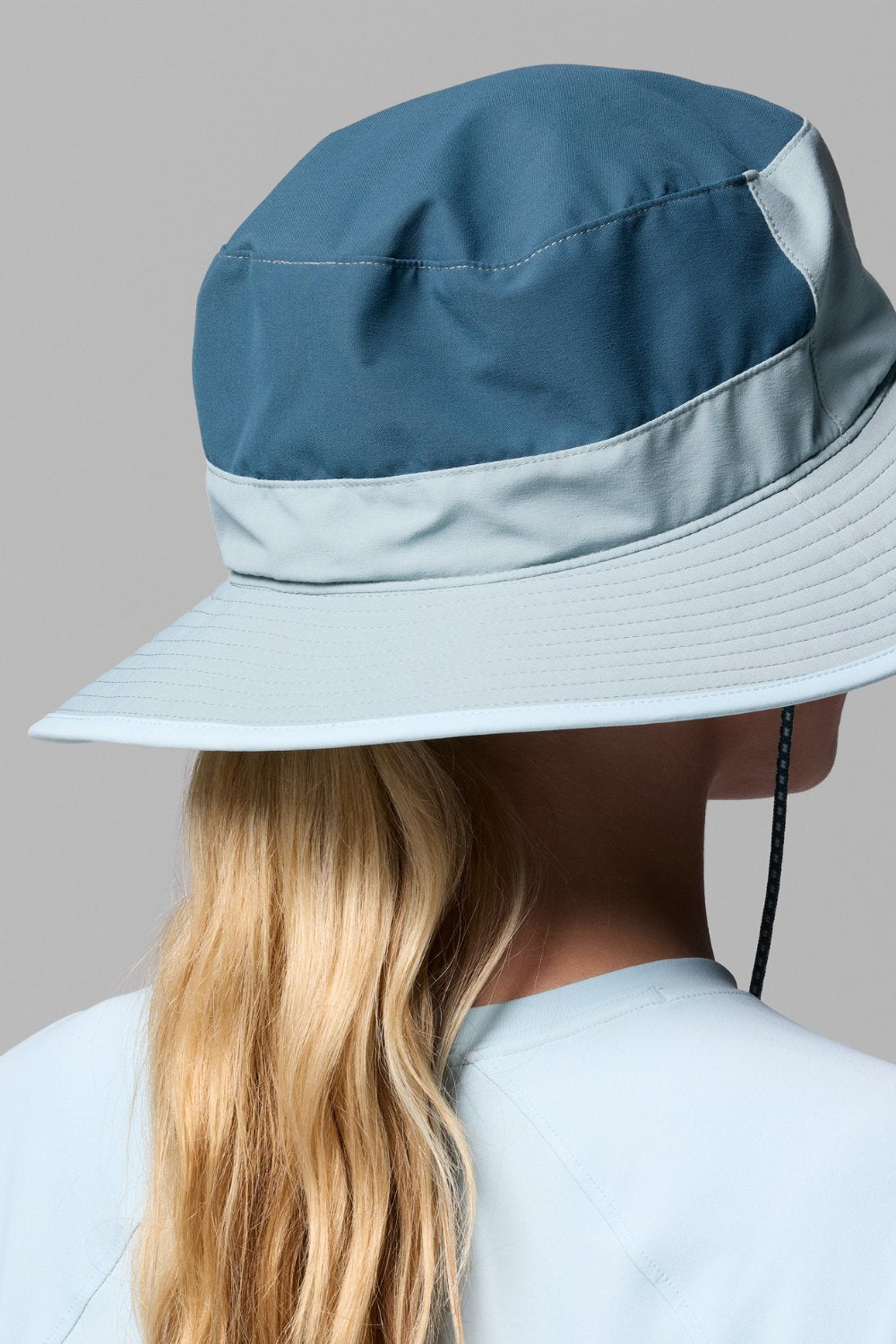 Chapeau anti-UV - Broad Spectrum II Booney bleu, femme, offrant une protection solaire UPF 50+ avec finition déperlante.