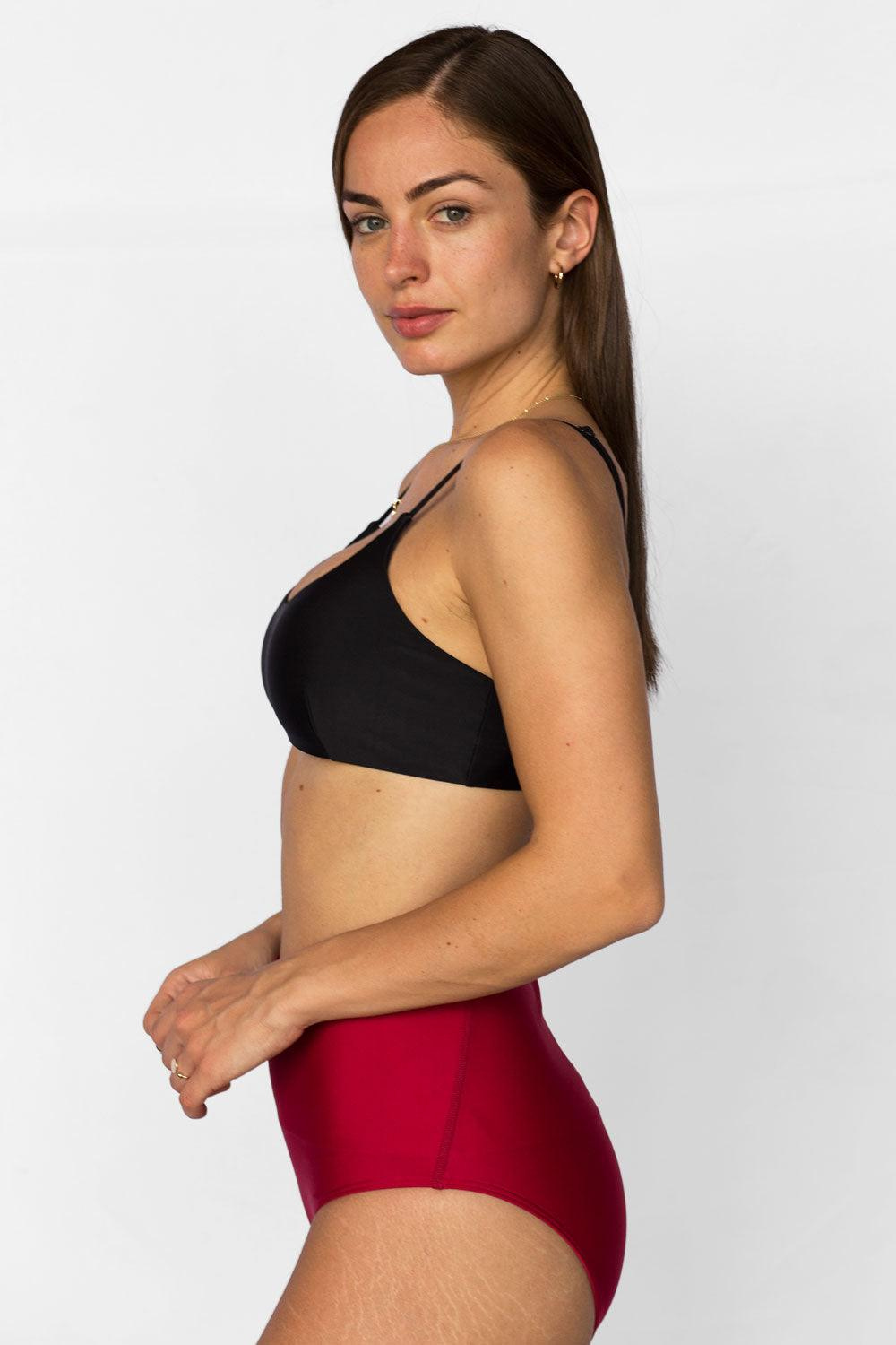 Bas de maillot anti-UV rouge taille haute pour femme, certifié UPF50+, idéal pour la baignade.