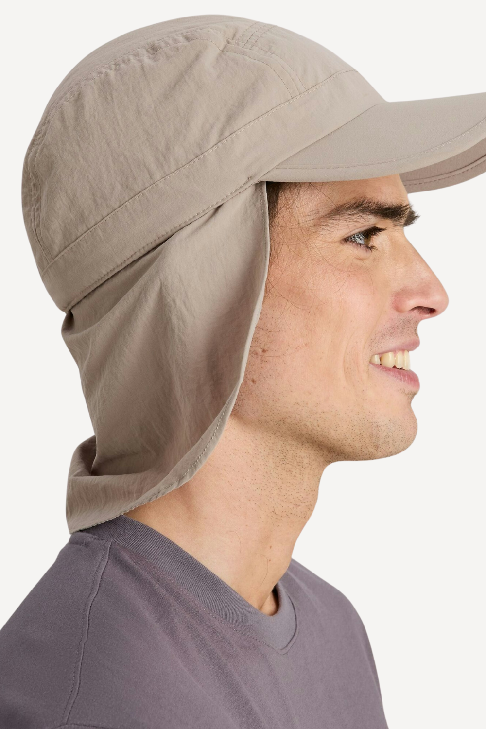Casquette anti-UV beige UPF 50+ pour homme, avec protection pour le cou, idéale pour les activités en extérieur.