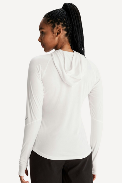 Sweat-shirt anti-UV blanc UPF50+ pour femme, léger et élégant, idéal pour un style actif en plein air.
