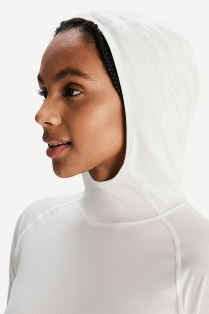 Sweat-shirt anti-UV blanc pour femme, UPF 50+, idéal pour la protection solaire en extérieur.