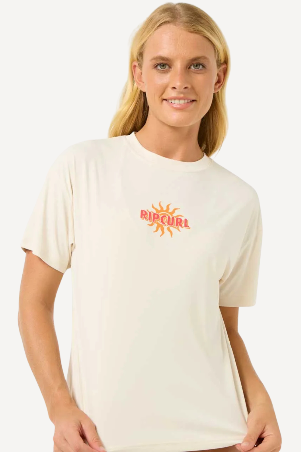 T-shirt anti-UV beige pour femme avec logo Rip Curl, léger et UPF 50+, parfait pour la plage et les activités nautiques.