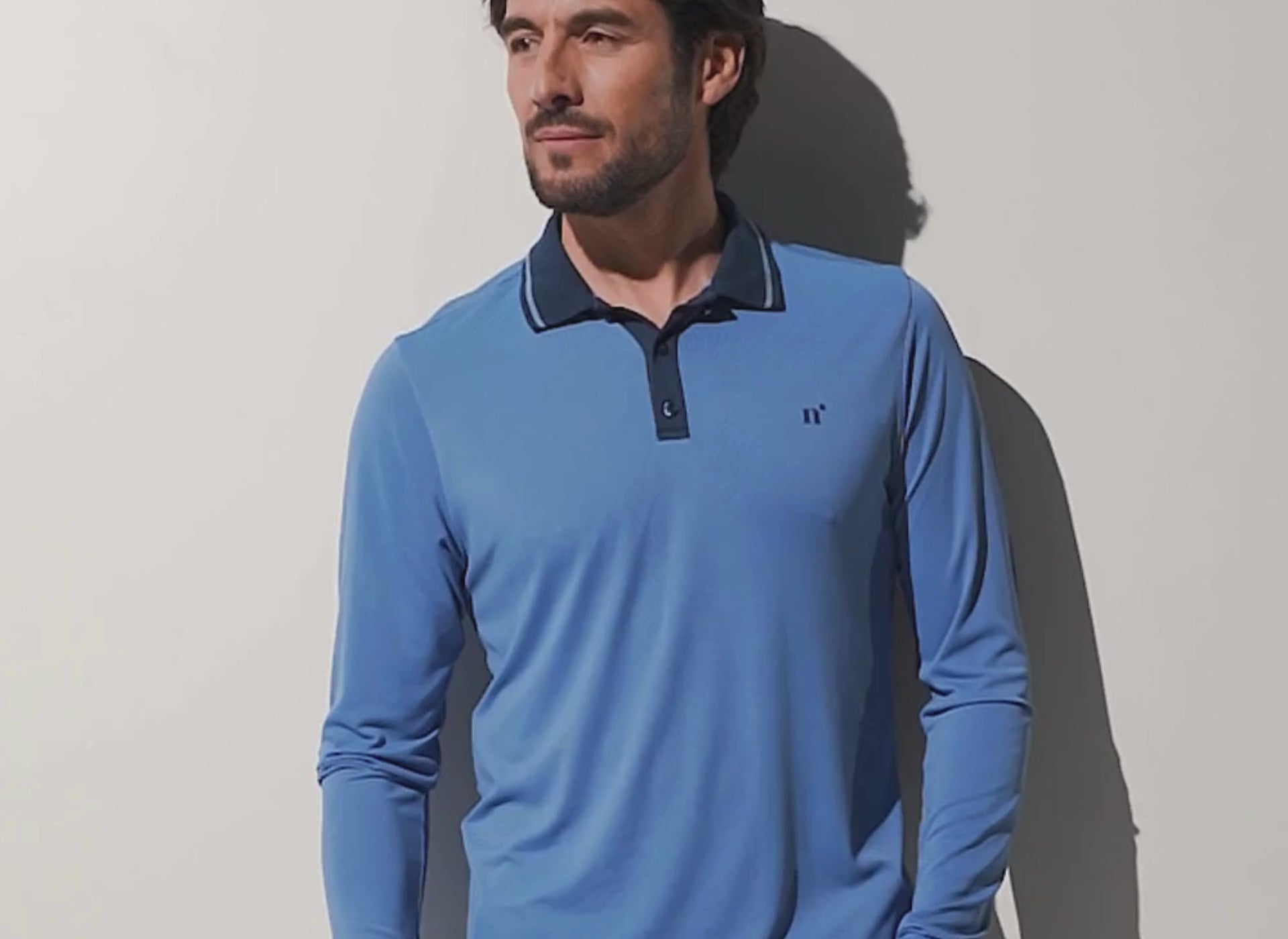 Laadt de video: Vêtements anti-UV homme certifié UPF50+ pour une protection solaire optimale