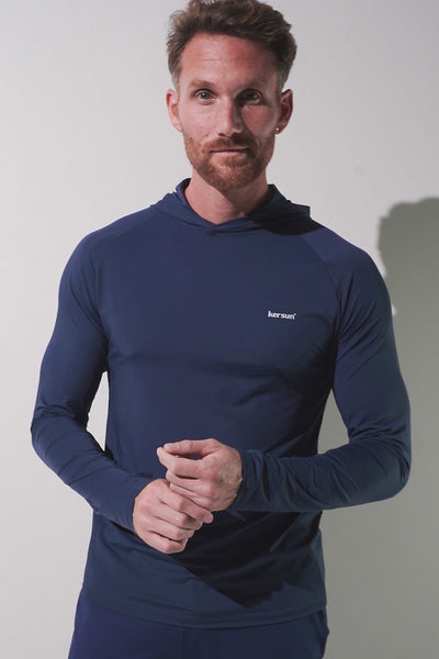 T-shirt anti-UV à capuche - Oasis pour homme, bleu marine, léger et respirant, UPF 50+ pour protection solaire.
