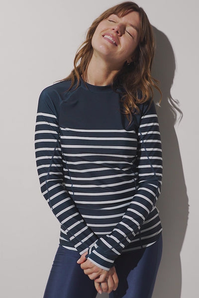 T-shirt de bain anti-UV - Moorea, rayé bleu marine, manches longues, UPF 50+, confortable pour la plage.