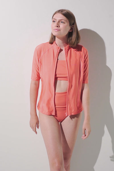 Veste de bain anti-UV - Malta pour femme, couleur corail, légère et respirante, idéale pour la plage.