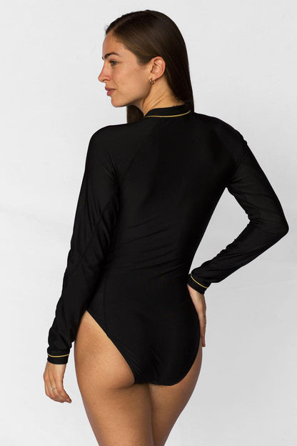 Maillot de bain anti-UV noir pour femme, UPF50+, avec manches longues pour protection solaire.